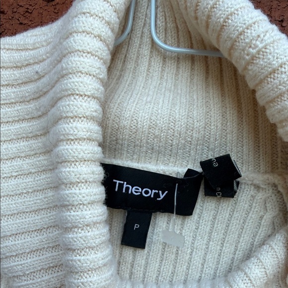 Theory Jemliss Evian Stretch Wool Cold Shoulder Turtleneck Sweater - Size P - Picture 2 of 6